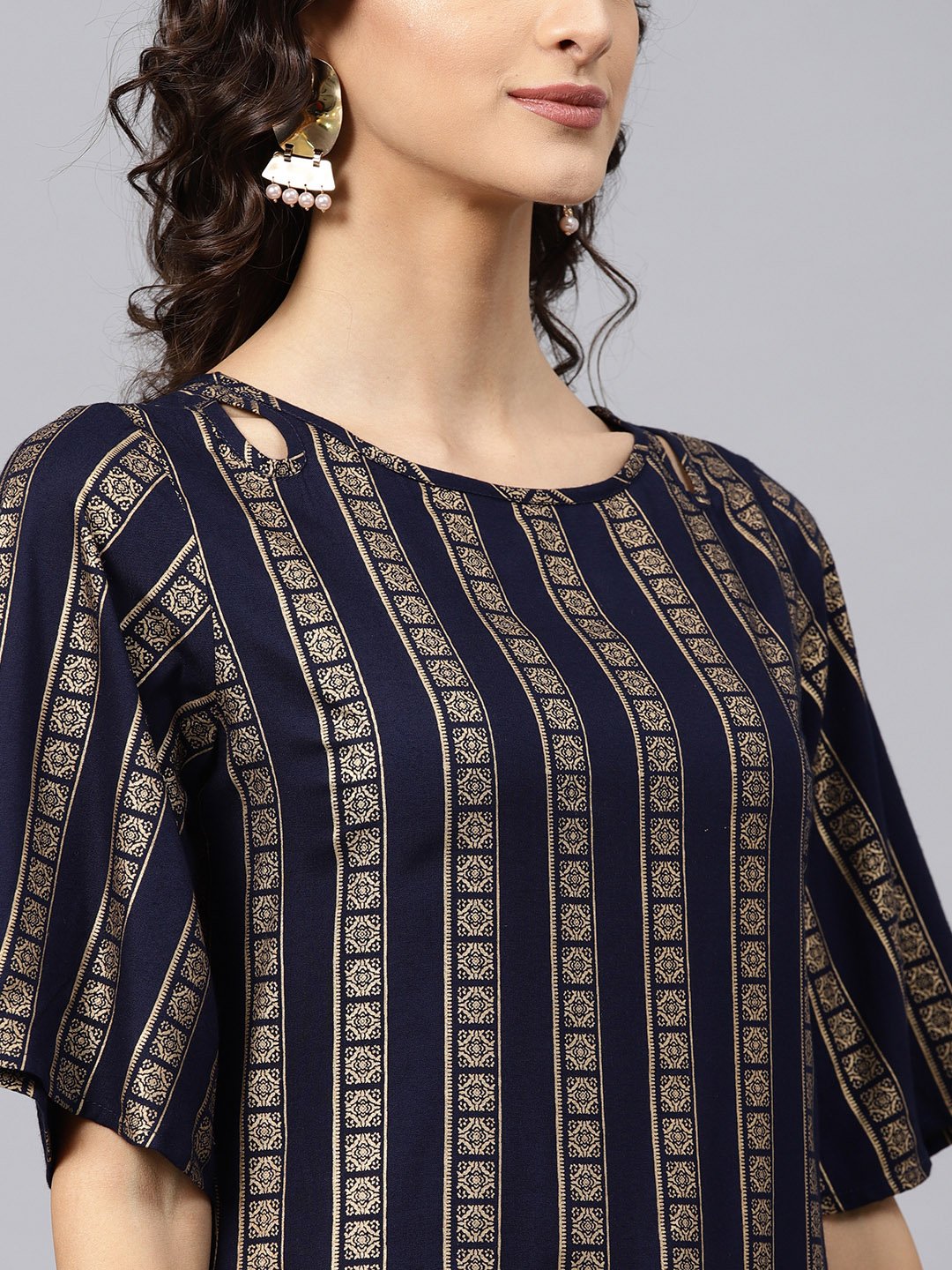 NOZ2TOZ Geometric Printed Navy Blue Kurta With Round Neck And Half Slevees - Distacart