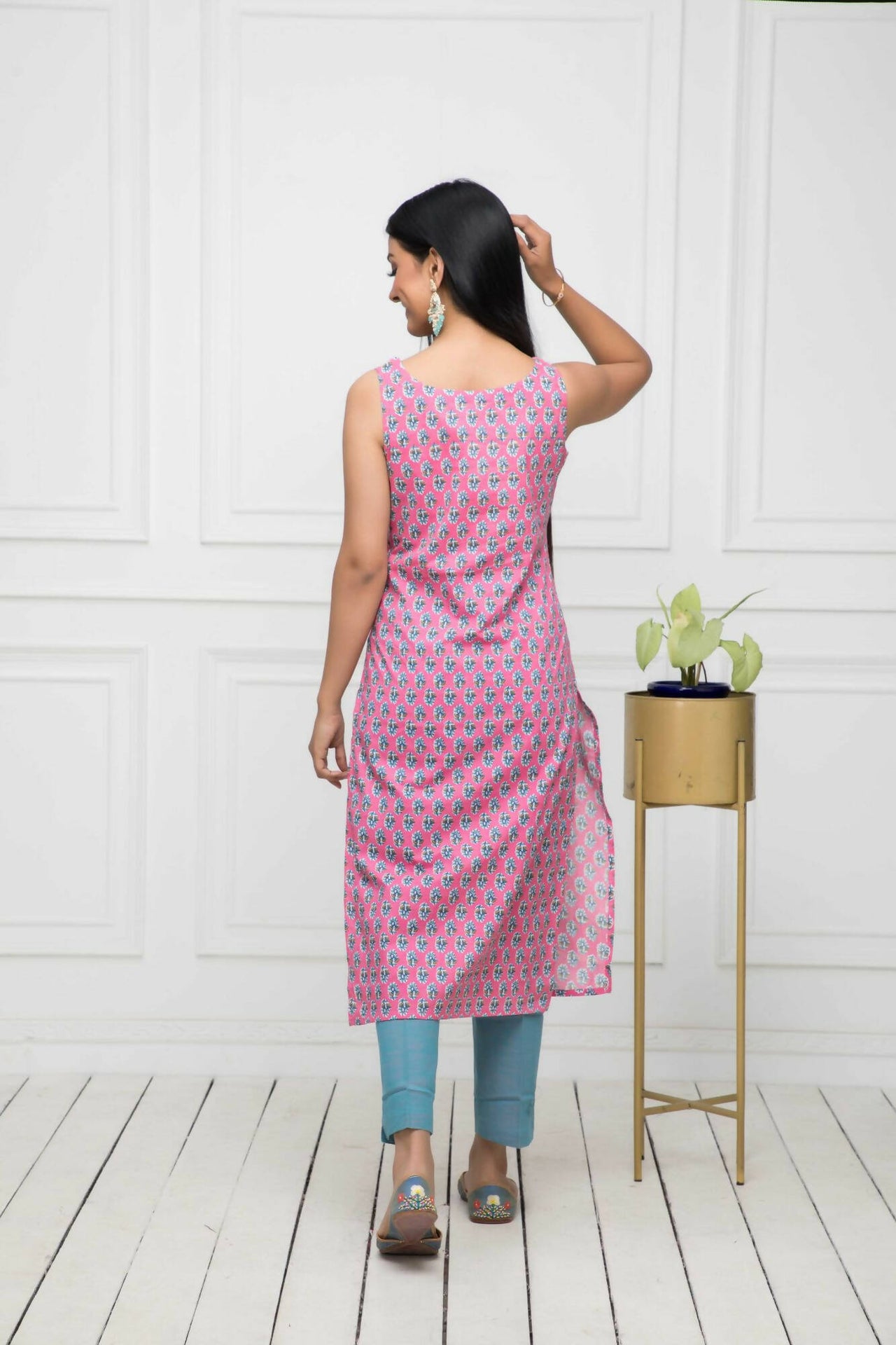 Myshka Women Pink Solid Cotton Straight Round Neck Kurtas - Distacart