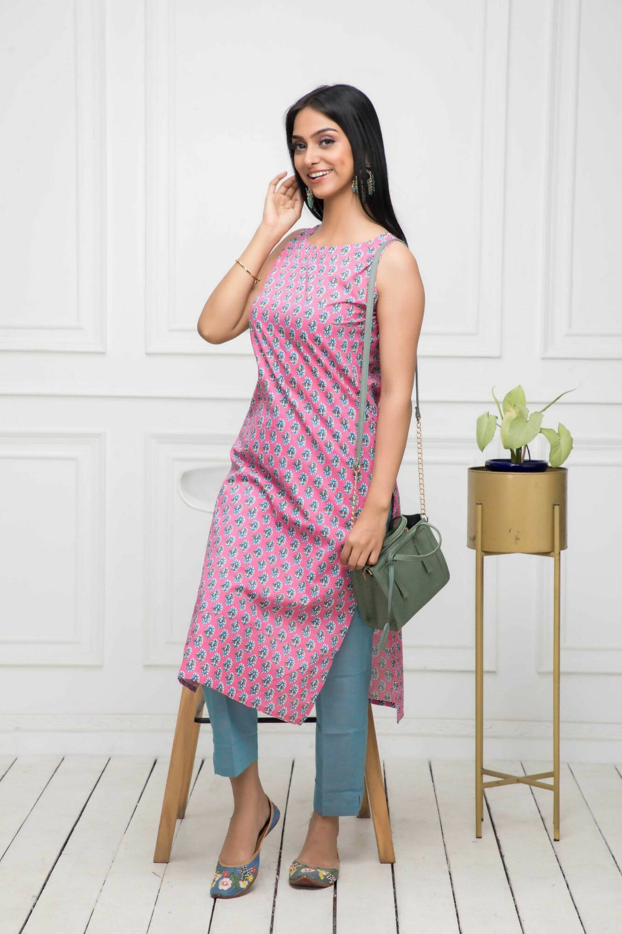 Myshka Women Pink Solid Cotton Straight Round Neck Kurtas - Distacart