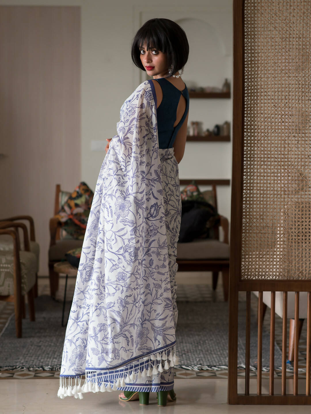 Suta White Floral Pure Cotton Saree - Distacart