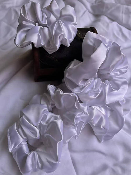 Diva Globe Cloud White Scrunchies - Distacart