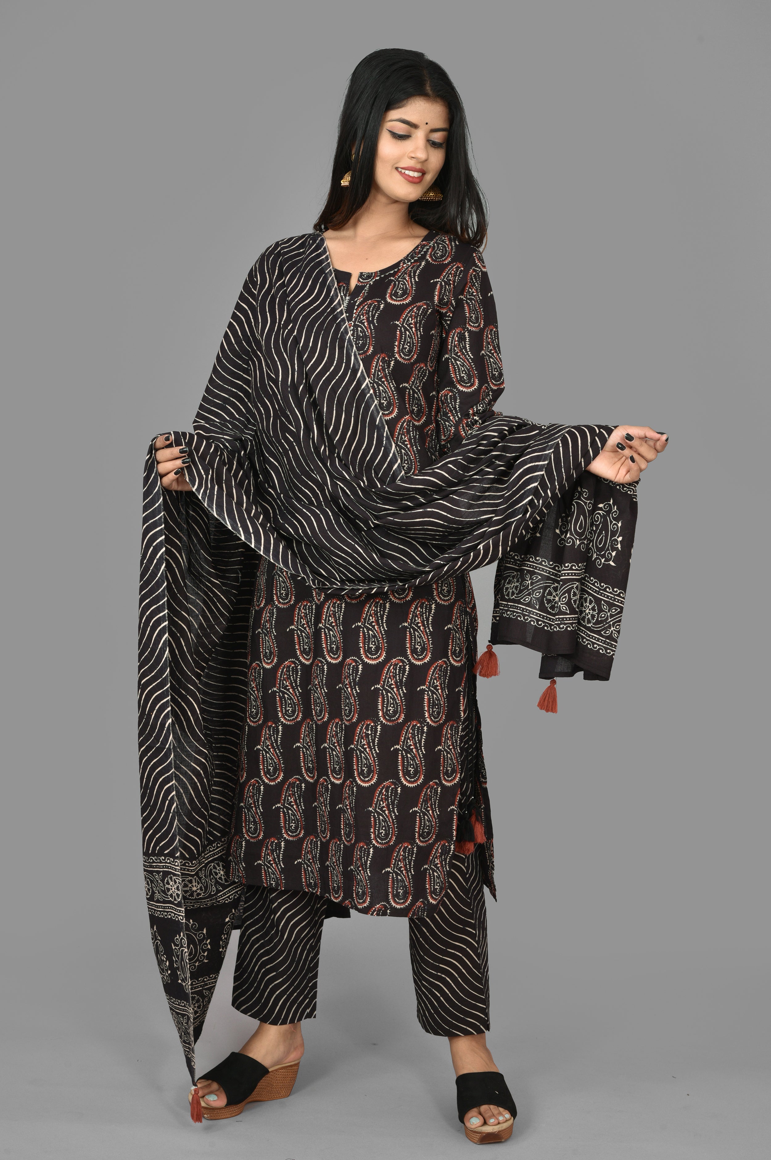 Kaajh Women's Black Paisley Print Cotton Suit Set - Distacart