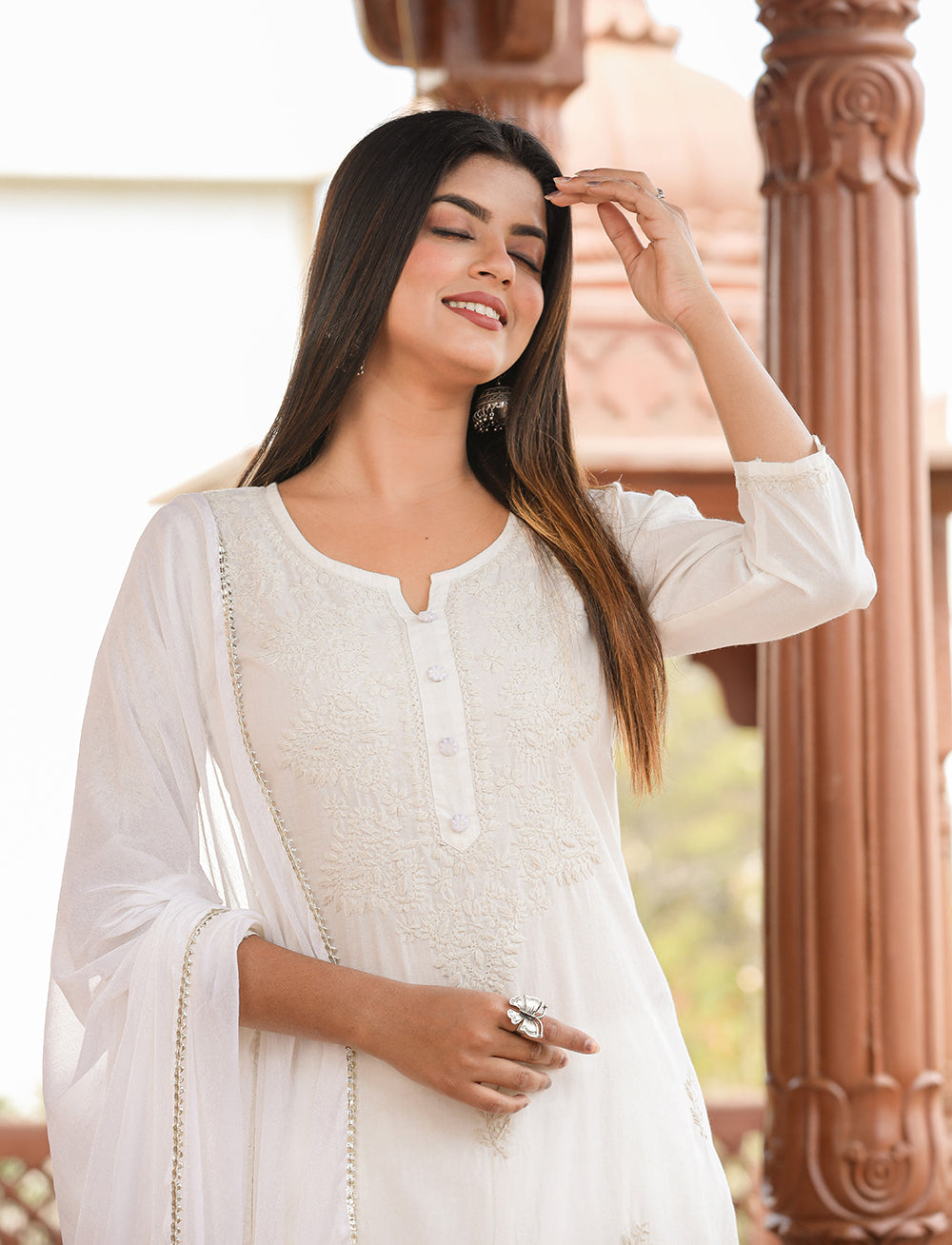 Kaajh Women's Off White Lucknow Chikankari Cotton Kurta Set With Dupatta - Distacart