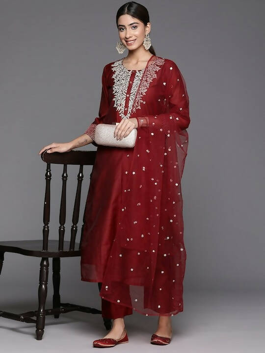 Varanga Floral Embroidered Regular Chanderi Silk Zari Kurta with Trousers & Dupatta - Distacart