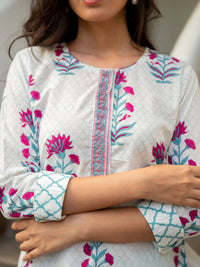 Thumbnail for Malishka Women's White Cotton Floral Printed Kurta Palazzo Set With Dupatta - White & Purple - Distacart