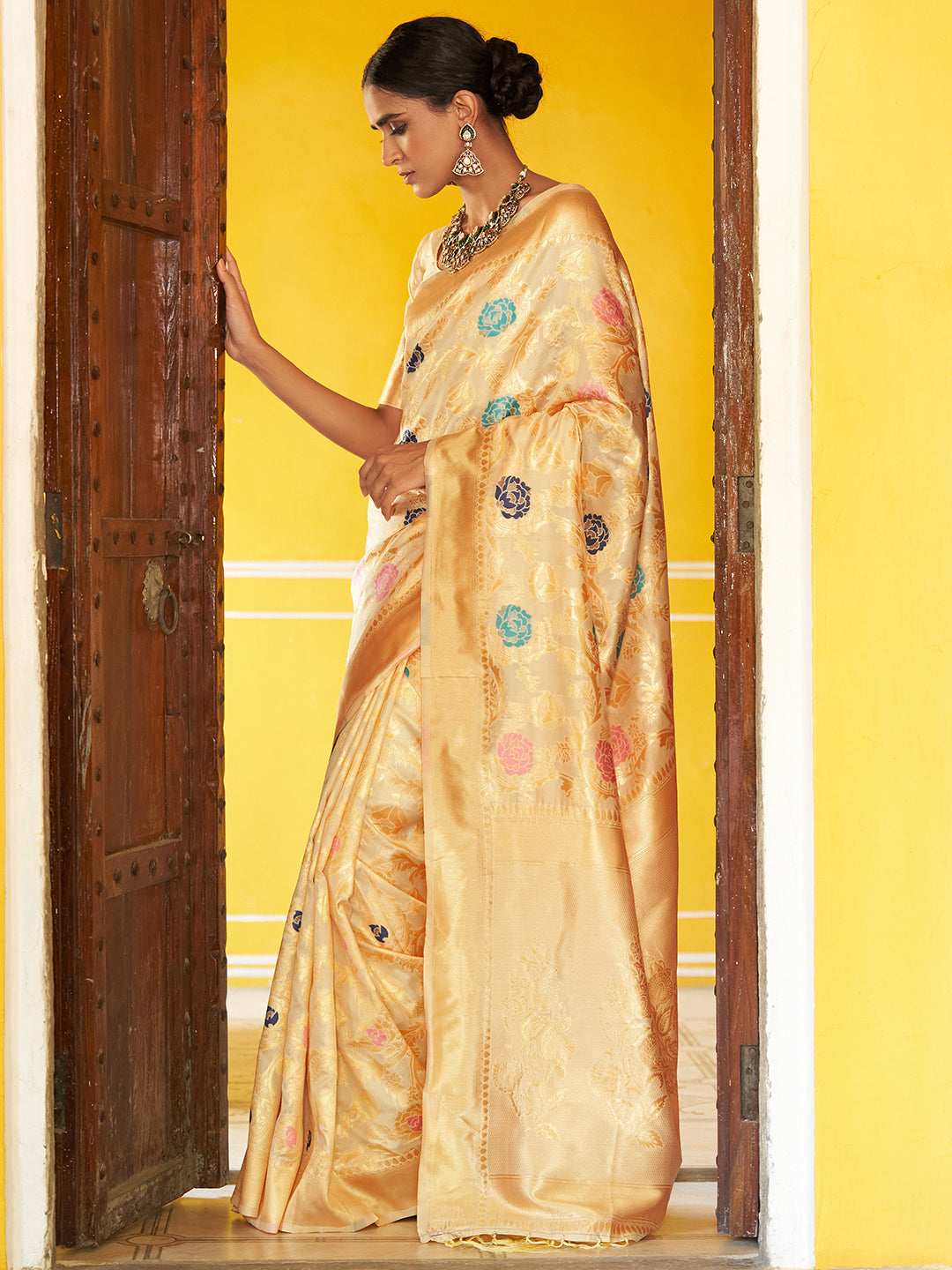 Janasya Cream Banarasi Silk Woven Floral Design Banarasi Saree - Distacart