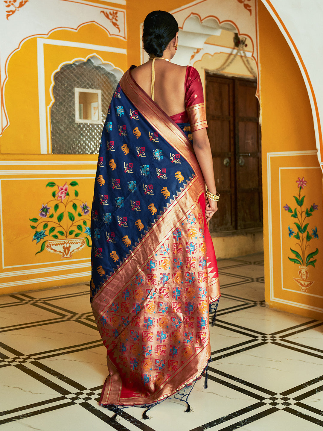 Janasya Navy Blue Cotton Silk Woven Ethnic Motifs Patola Saree - Distacart