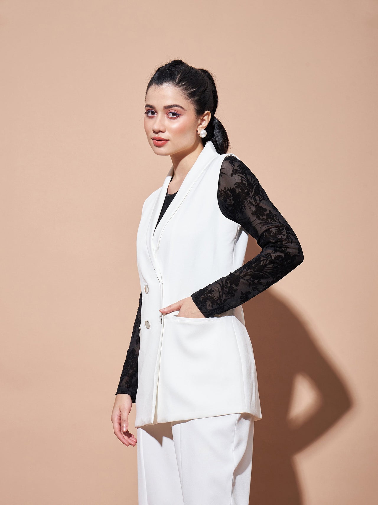 Lyush Women White Show Pocket Sleeveless Longline Blazer - Distacart