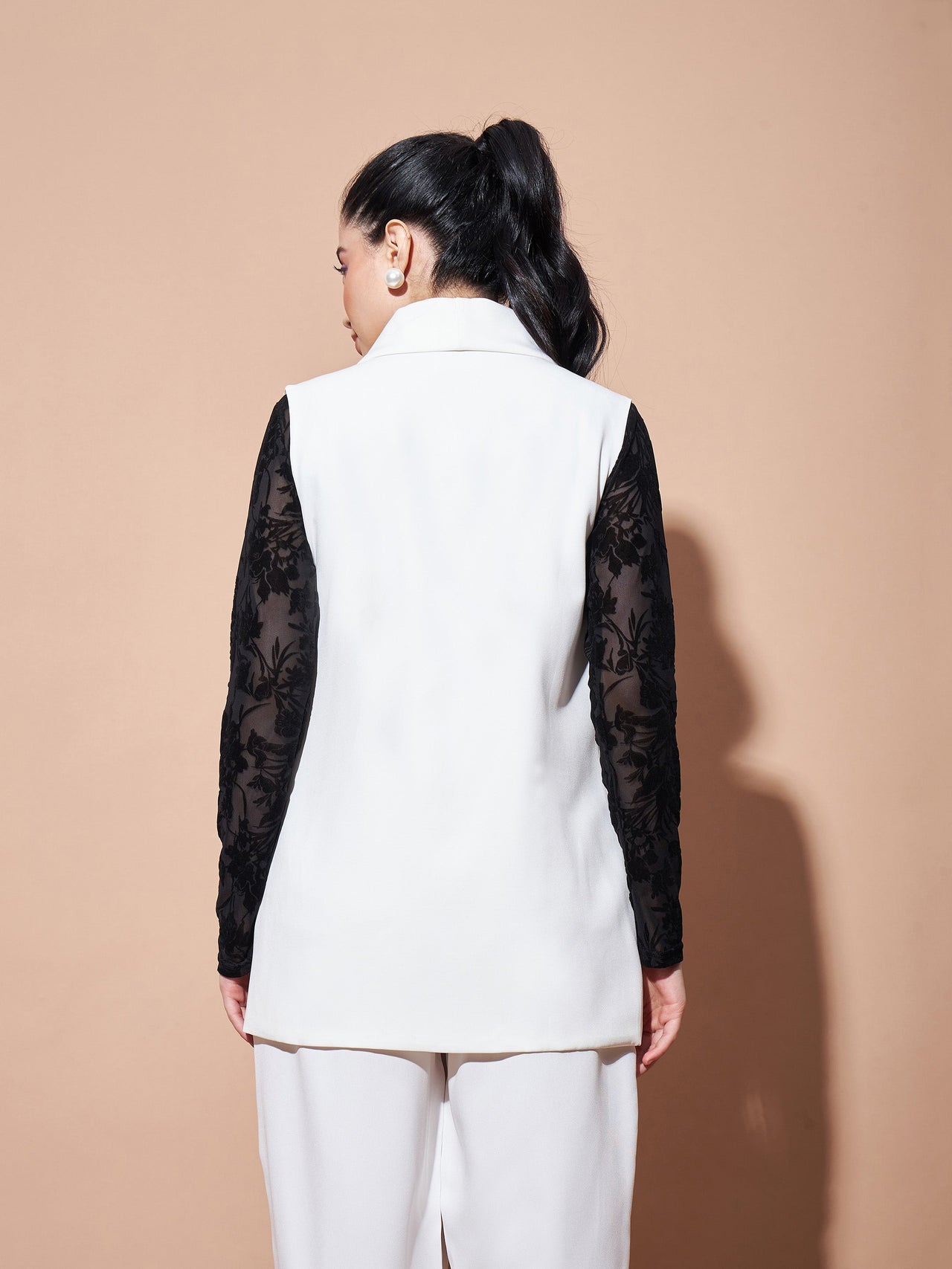 Lyush Women White Show Pocket Sleeveless Longline Blazer - Distacart