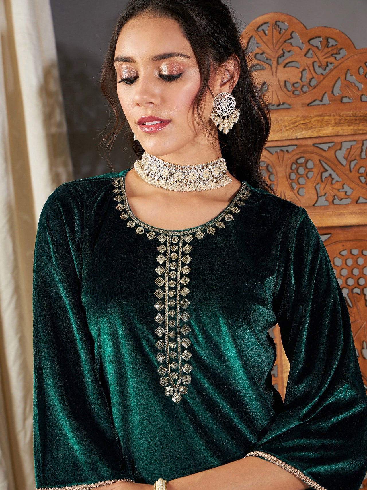 Lyush Women Green Velvet Embroidered Short Kurta - Distacart