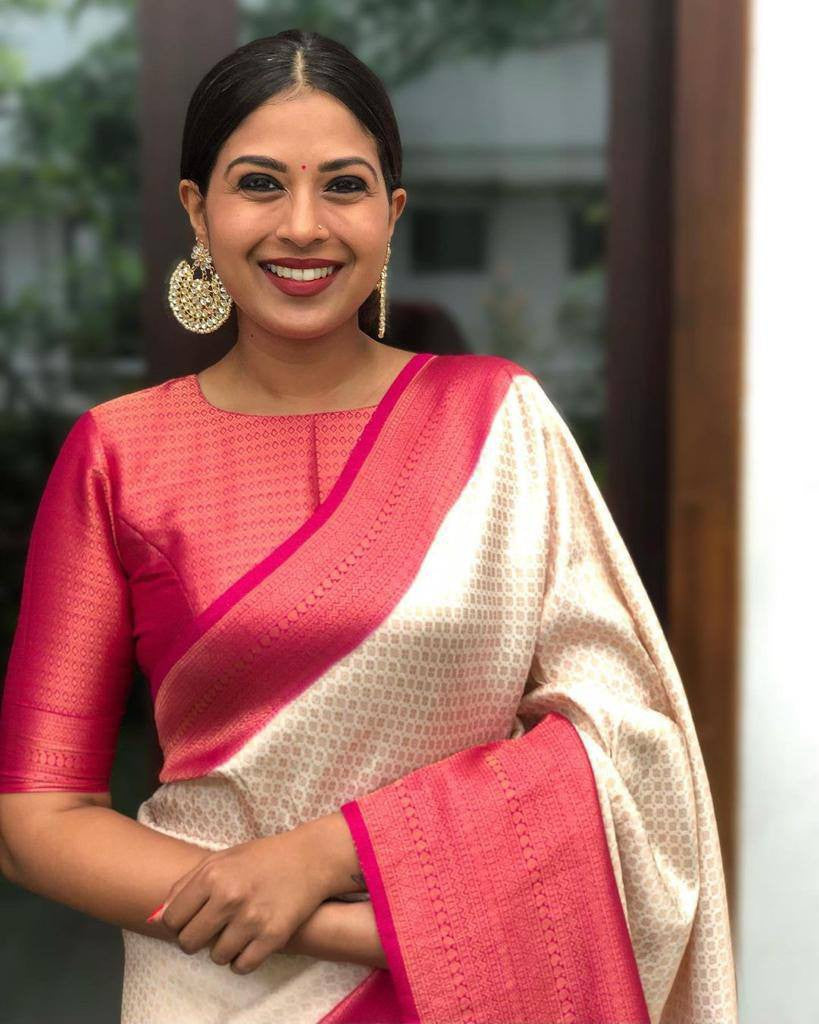 Vamika Weaving Banarasi Jacquard white Kanjivaram Saree - Distacart