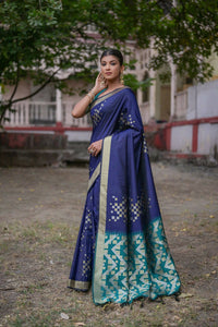 Thumbnail for Vishnu Weaves Women's Navy-Blue Soft Silk Zari Woven Saree with Blouse - Distacart