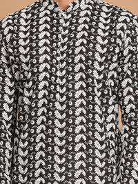 Thumbnail for Vastramay Men's Black And White Pure Cotton Kurta - Distacart