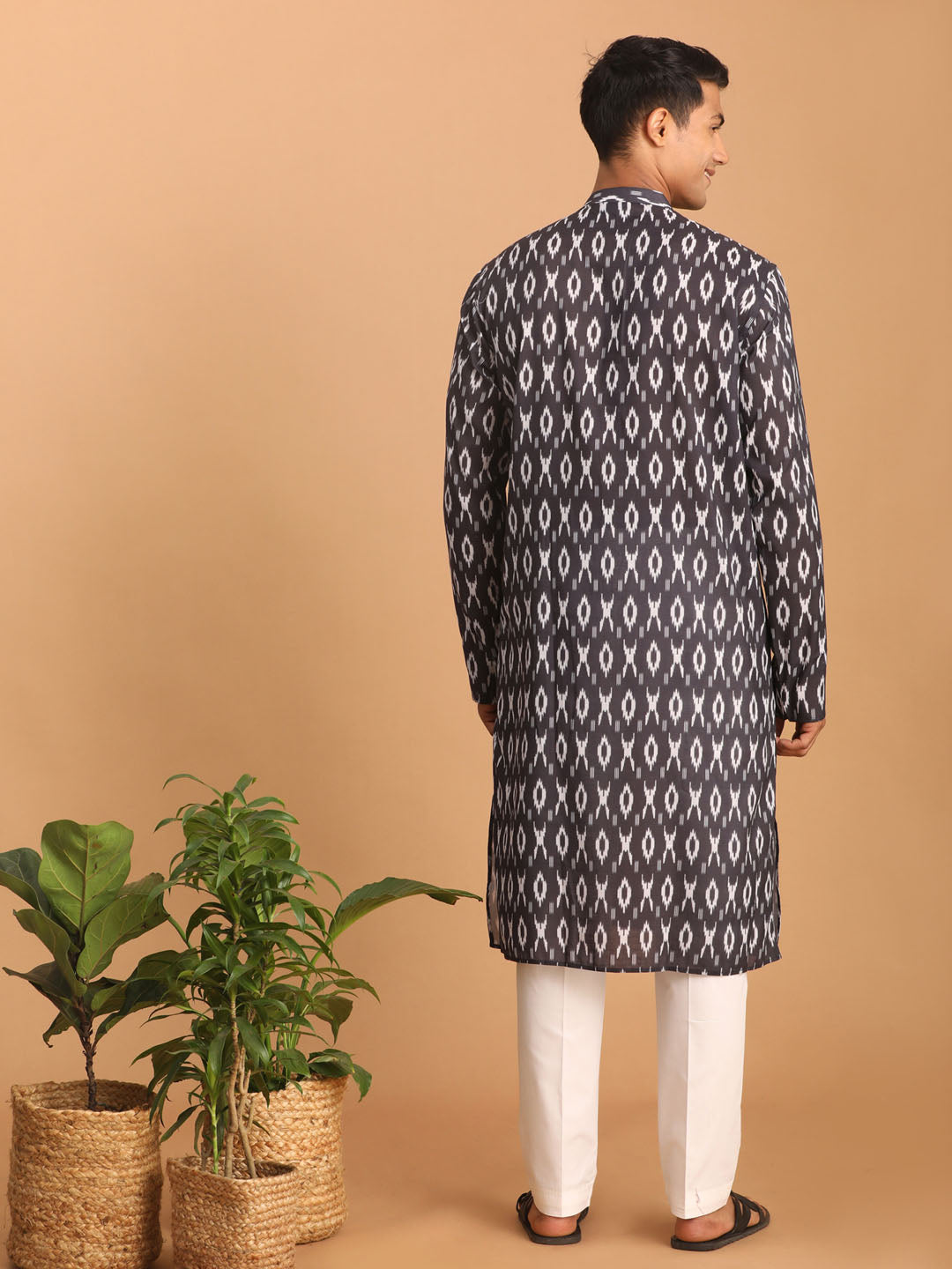 Vastramay Men's Black Cotton Blend Kurta Pyjama Set - Distacart