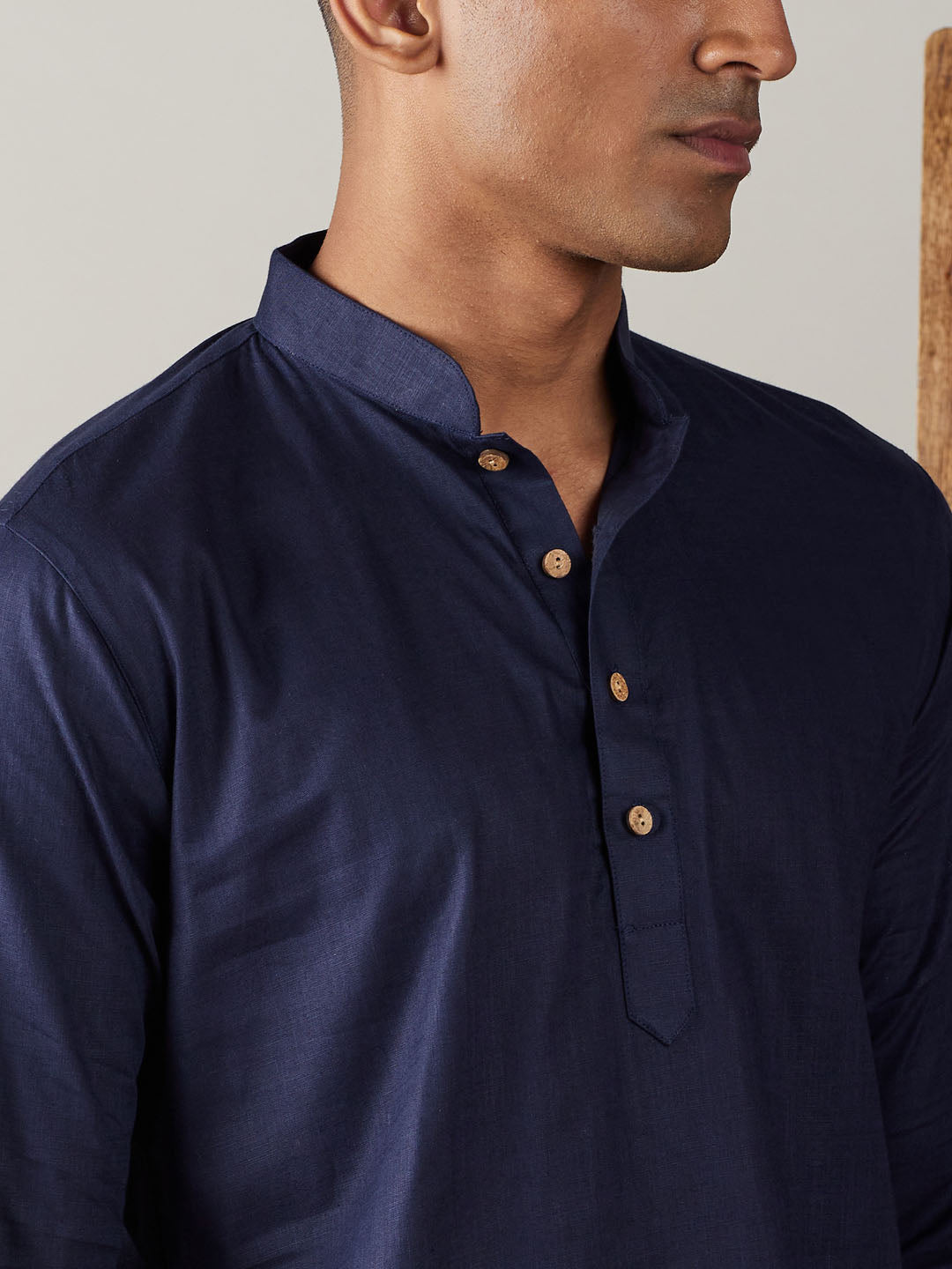 Vastramay Men's Navy Blue And White Cotton Blend Kurta Pyjama Set - Distacart