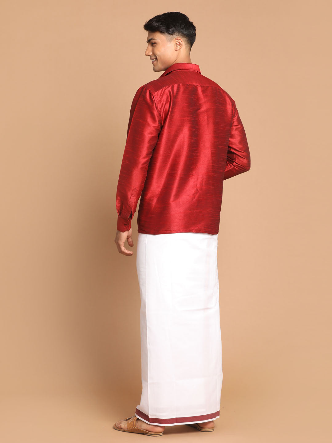 VM by Vastramay Men's Maroon And White Silk Blend Shirt And Mundu - Distacart