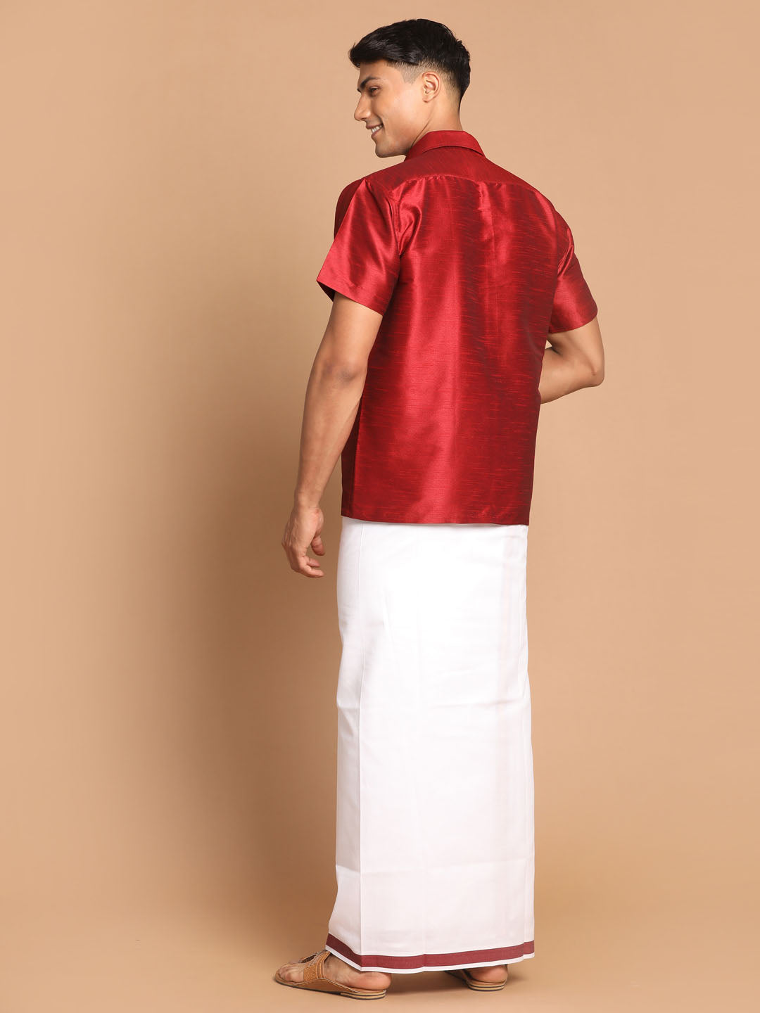 VM by Vastramay Men's Maroon And White Silk Blend Shirt And Mundu - Distacart