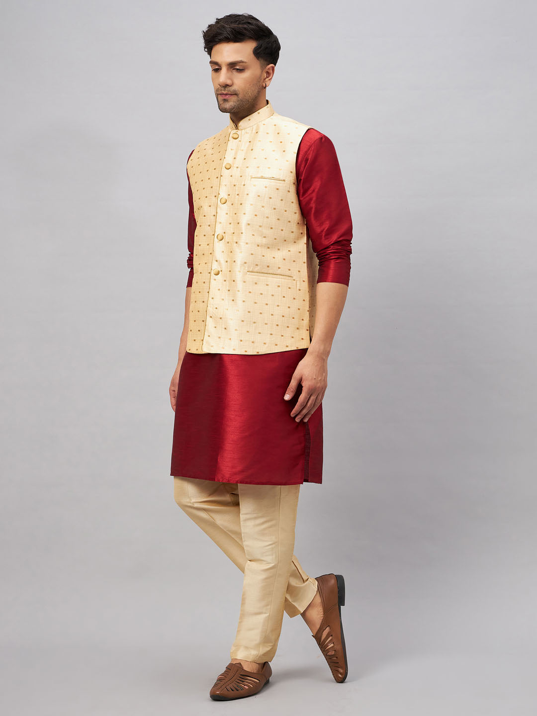 VM by Vastramay Men's Maroon And Gold Silk Blend Jacket, Kurta And Pyjama Set - Distacart