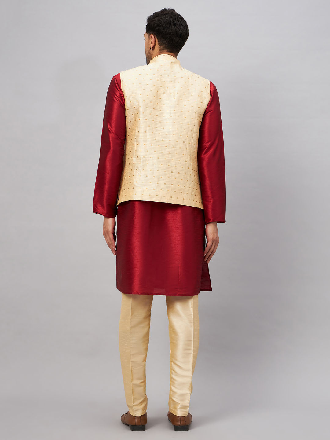 VM by Vastramay Men's Maroon And Gold Silk Blend Jacket, Kurta And Pyjama Set - Distacart