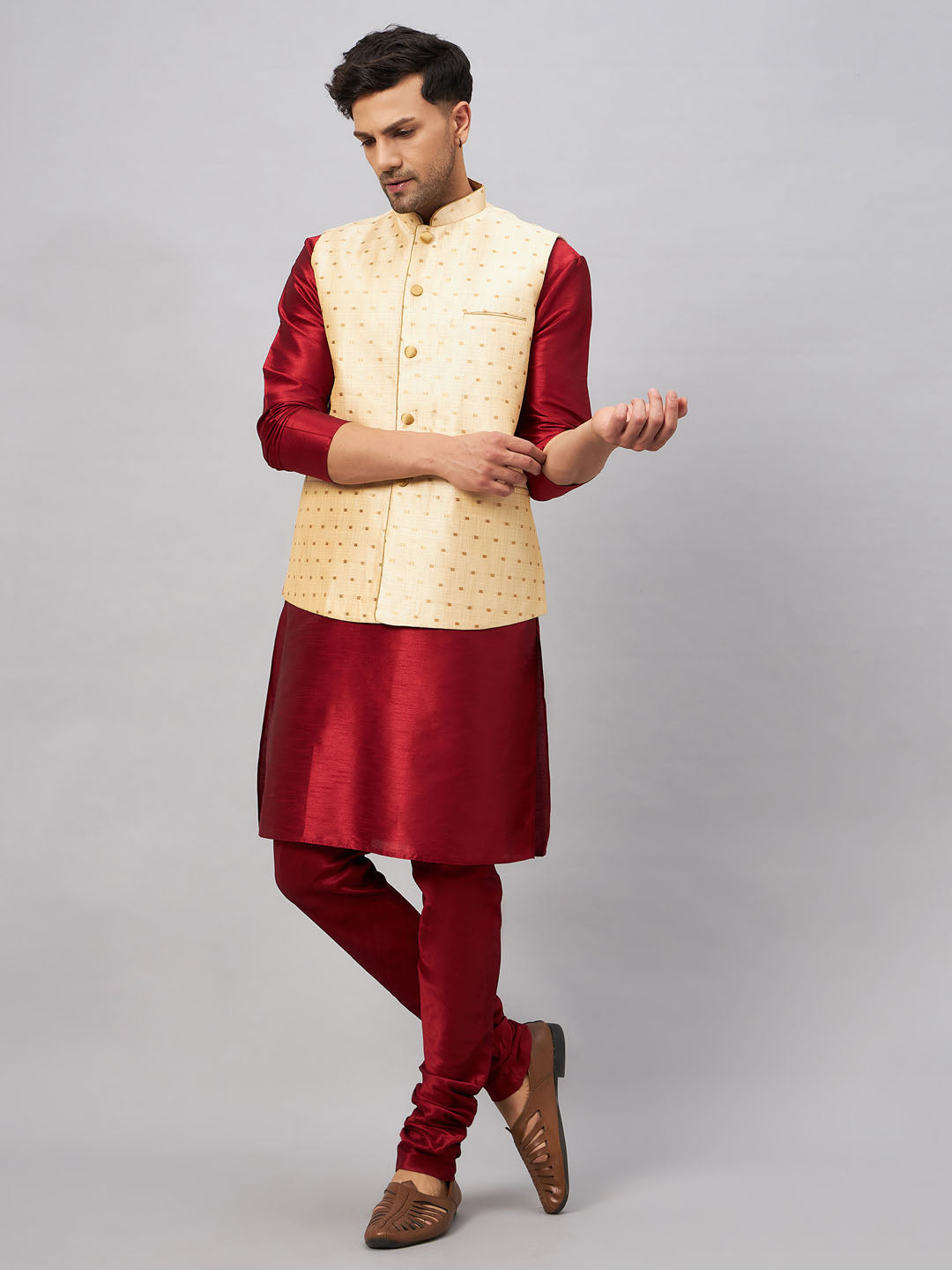 VM by Vastramay Men's Maroon And Gold Silk Blend Jacket, Kurta And Pyjama Set - Distacart