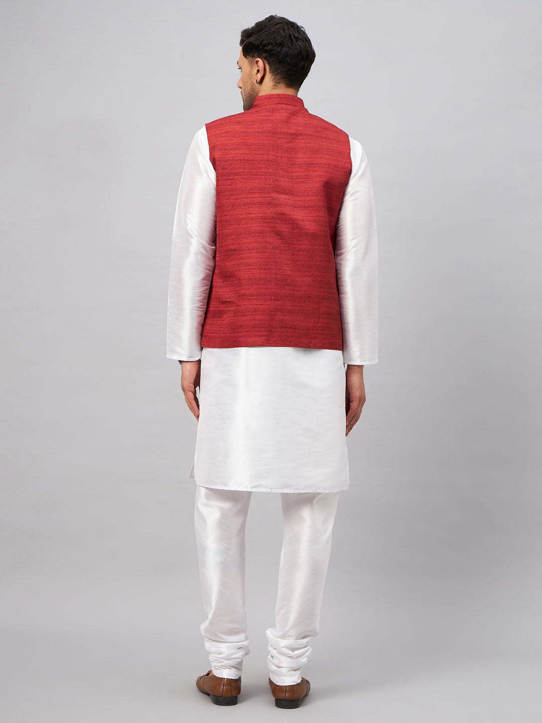 VM by Vastramay Men's Maroon And White Silk Blend Jacket, Kurta And Pyjama Set - Distacart