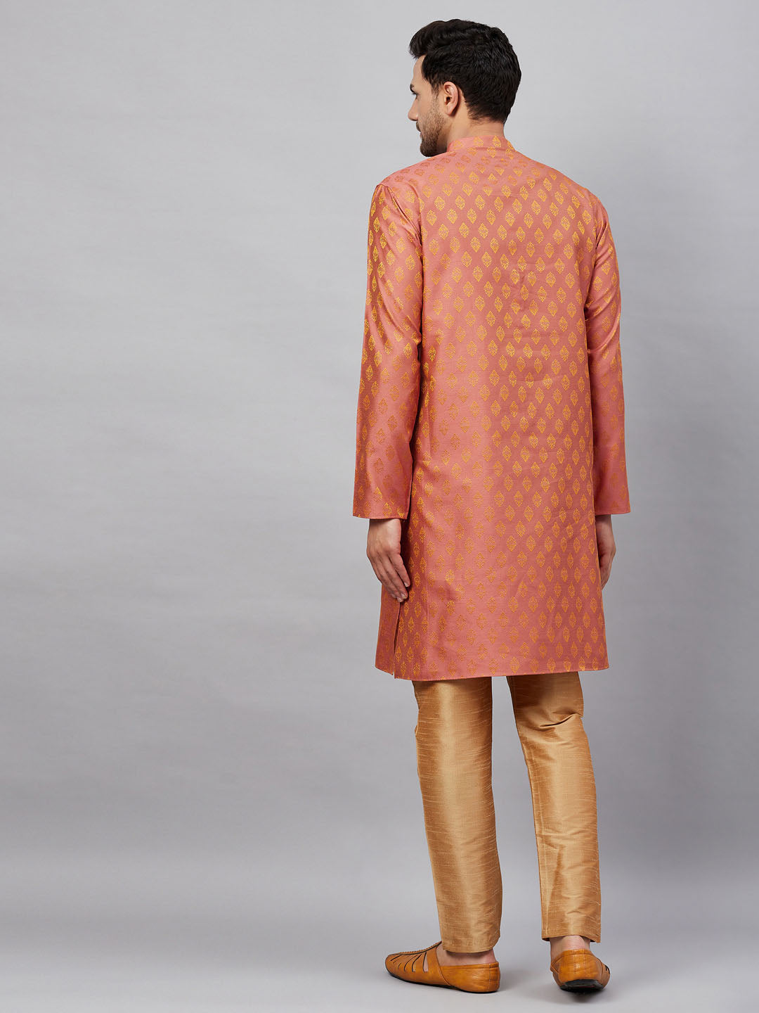VM by Vastramay Men's Pink And Rose Gold Silk Blend Kurta Pyjama Set - Distacart