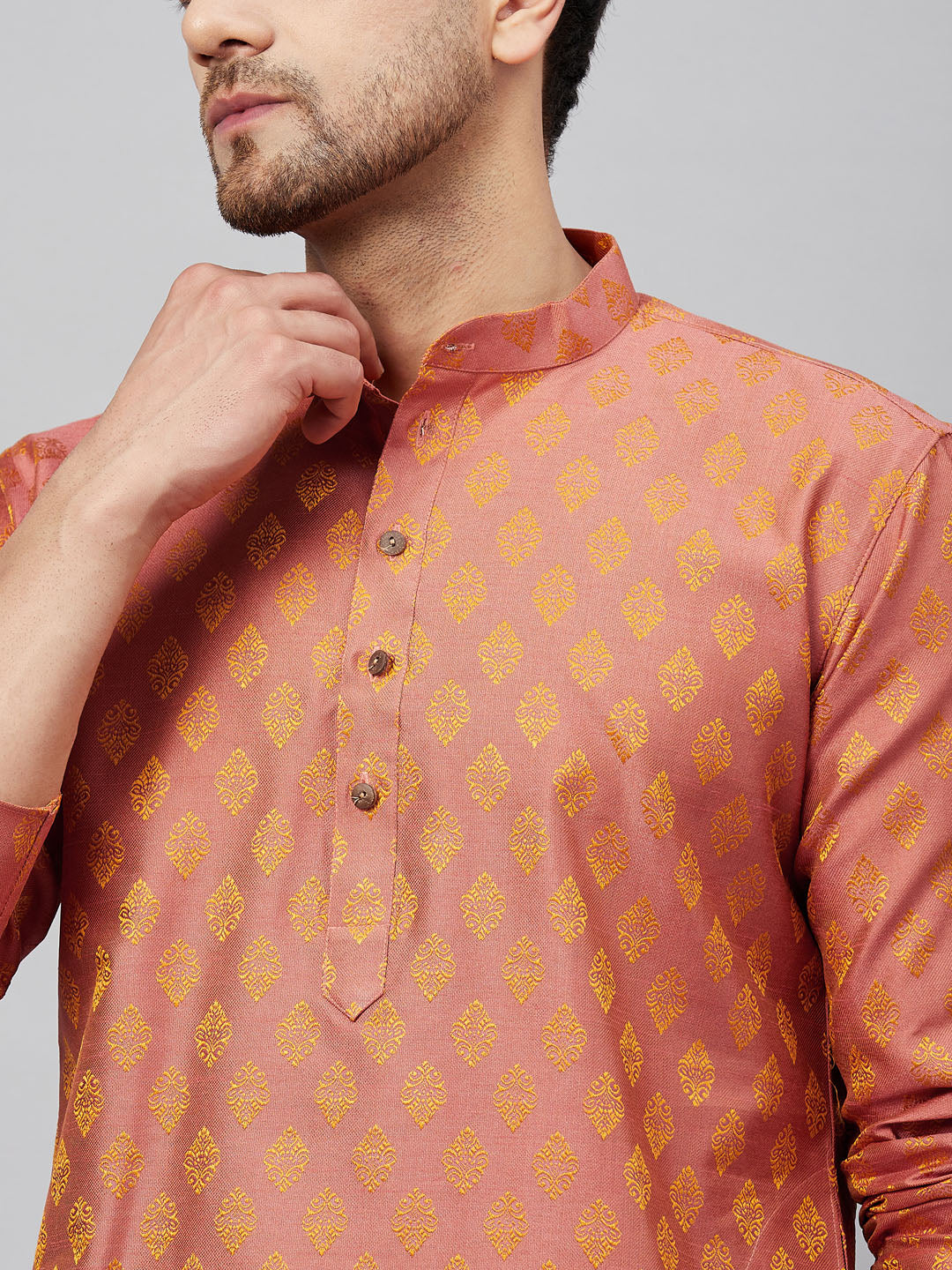 VM by Vastramay Men's Pink And Rose Gold Silk Blend Kurta Pyjama Set - Distacart