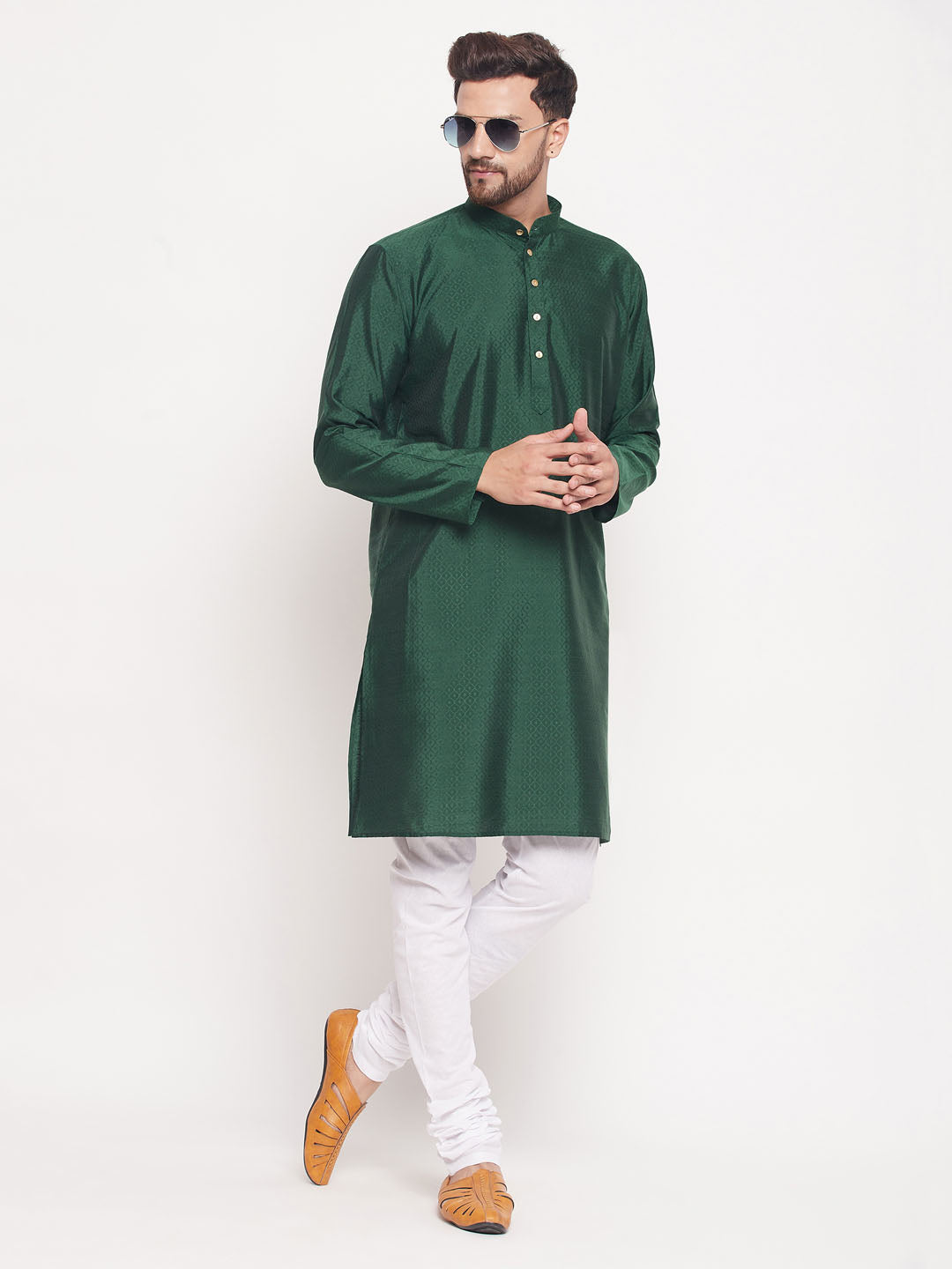 VM by Vastramay Men's Green And White Silk Blend Kurta Pyjama Set - Distacart