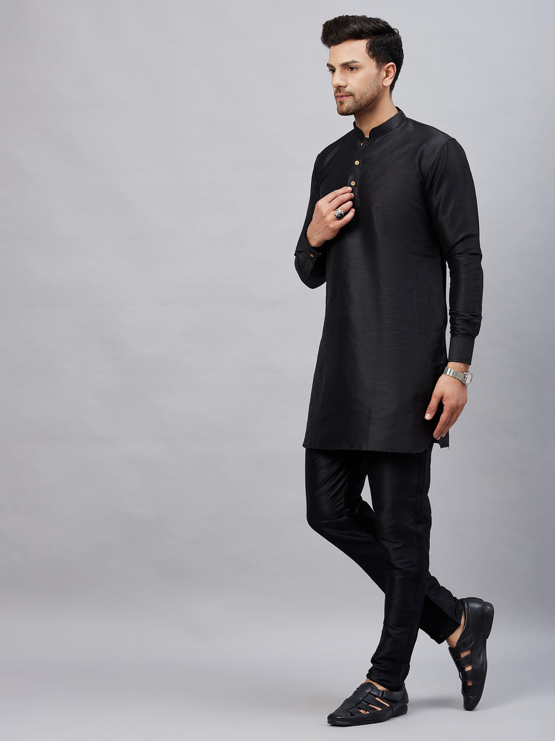 VM by Vastramay Men's Black And Black Cotton Blend Kurta Pyjama Set - Distacart