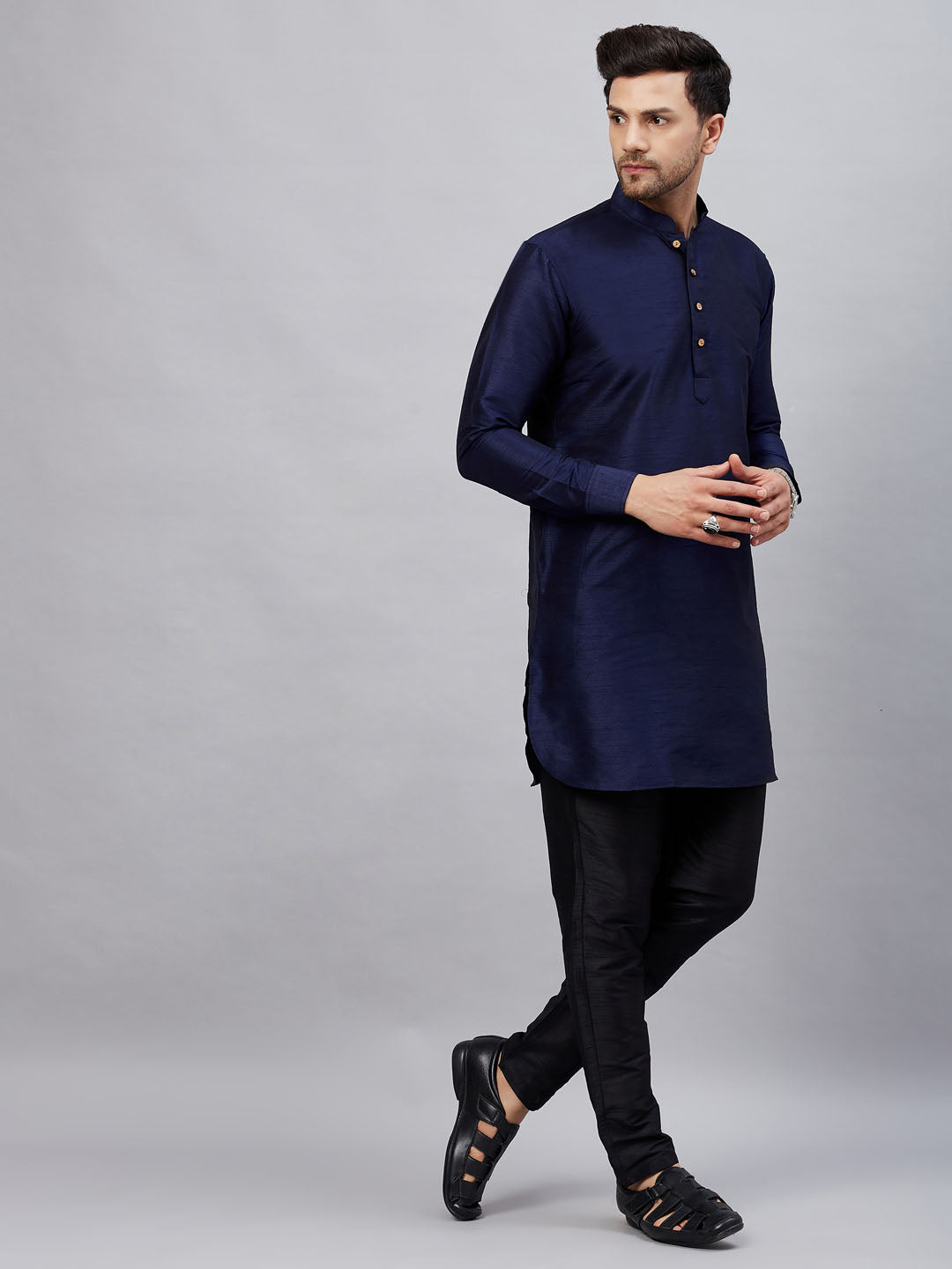 VM by Vastramay Men's Navy Blue And Black Cotton Blend Kurta Pyjama Set - Distacart