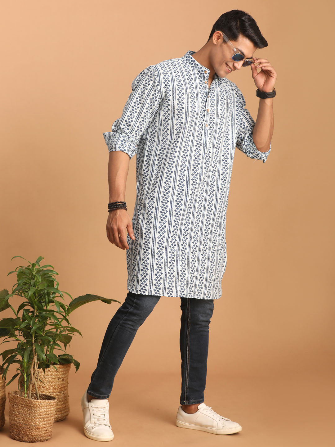 Shvaas by Vastramay Men's White And Blue Cotton Kurta - Distacart