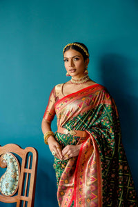 Thumbnail for Vishnu Weaves Women's Bottle Green Patola Banarasi Silk Meenakari Zari Woven Saree with Blouse - Distacart