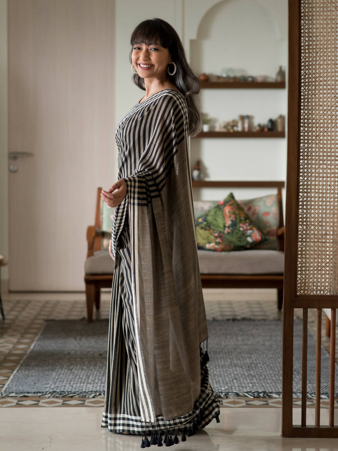 Suta Grey Woven Design Pure Cotton Saree - Distacart