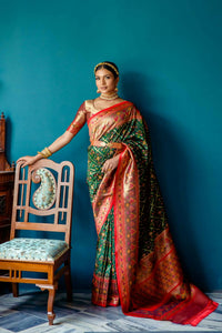 Thumbnail for Vishnu Weaves Women's Bottle Green Patola Banarasi Silk Meenakari Zari Woven Saree with Blouse - Distacart
