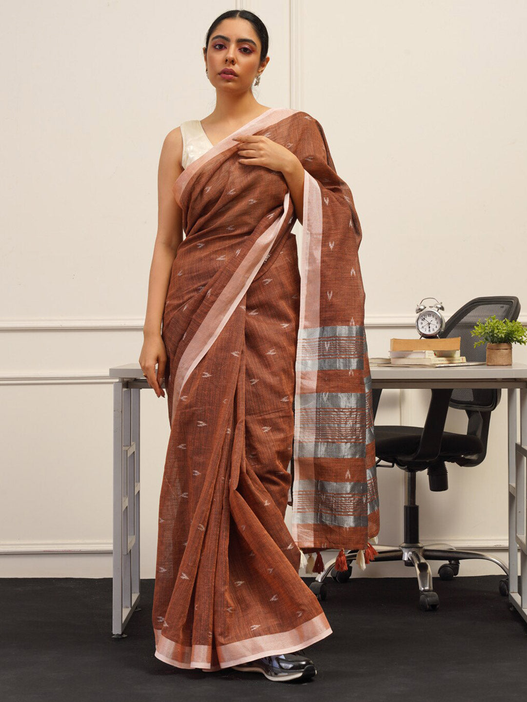 Tikhi Imli Rust Abstract Woven Design Zari Saree - Distacart