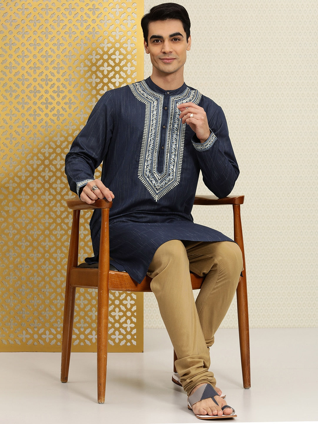 House of Pataudi Men Navy Blue Embroidered Striped Pattern Jashn Kurta - Distacart