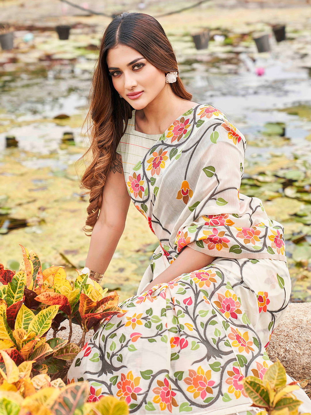 Tikhi Imli White Floral Woven Design Saree - Distacart