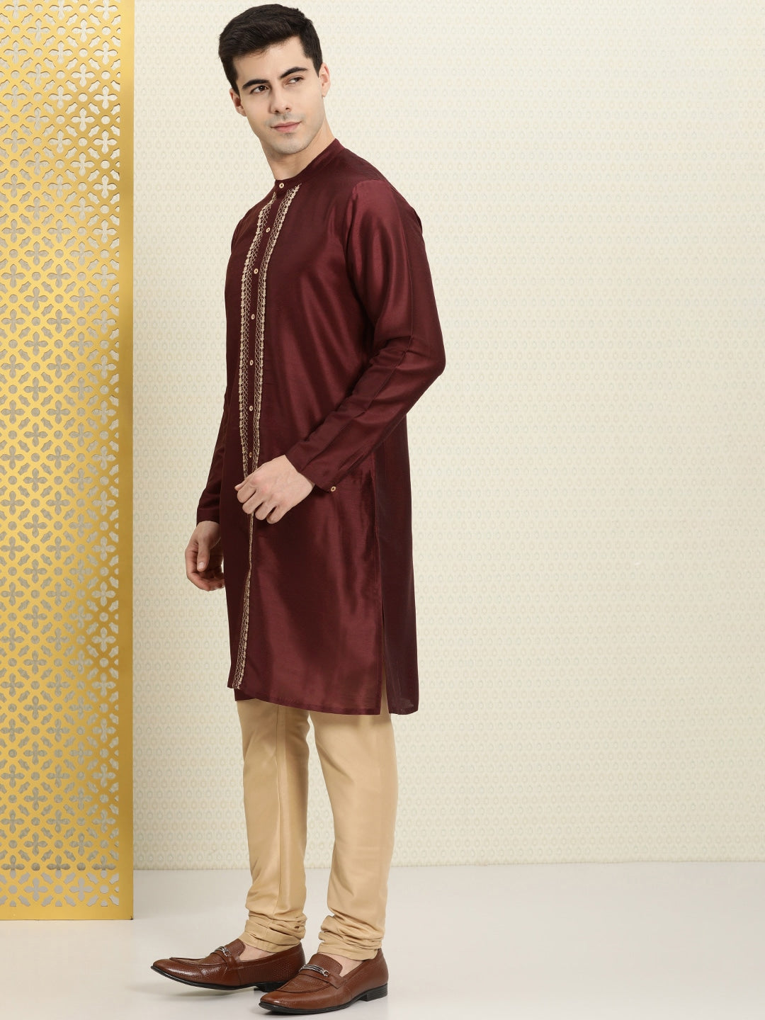 House of Pataudi Men Embroidered Jashn Kurta - Distacart