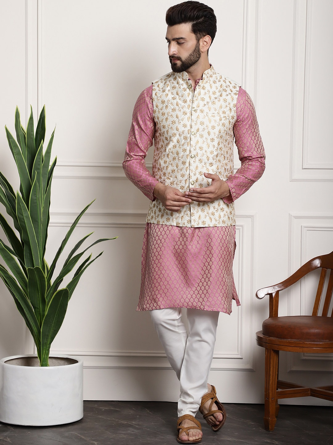 Sojanya Men Pink Ethnic Motifs Kurta with Pyjamas & Nehru Jacket - Distacart
