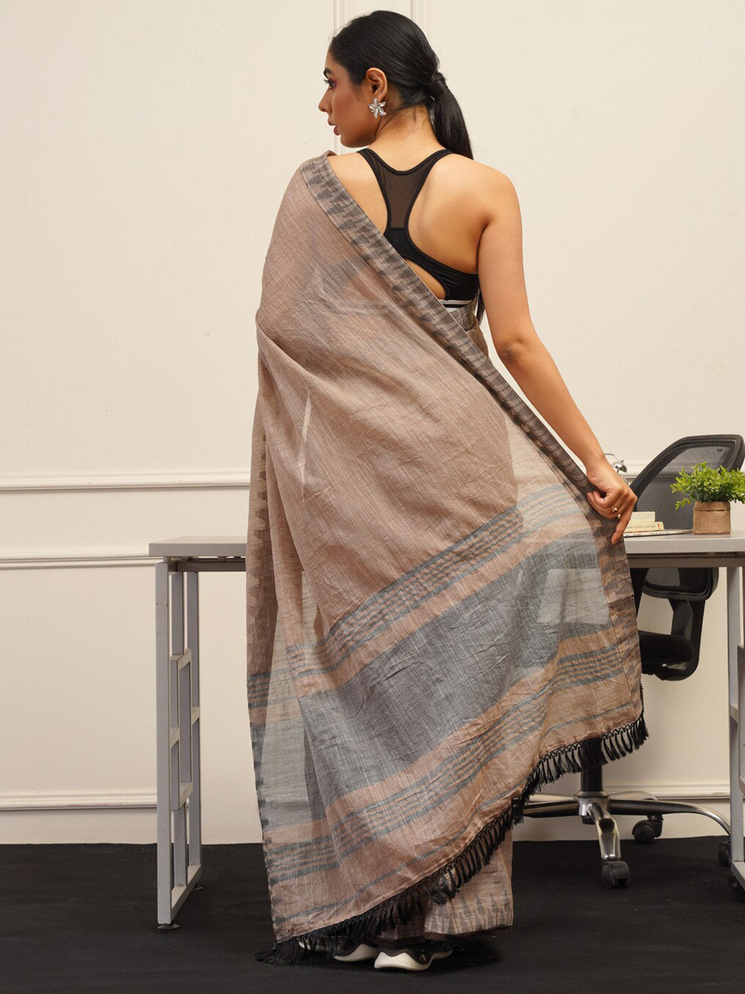 Tikhi Imli Brown Printed Woven Design Saree - Distacart