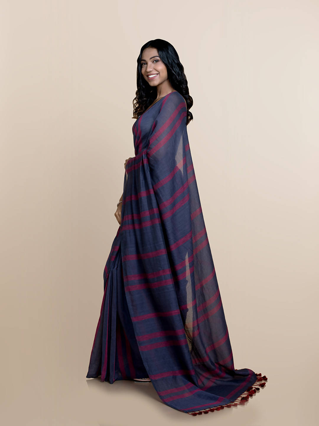 Suta Women Navy Blue Pure Cotton Handloom Saree - Distacart