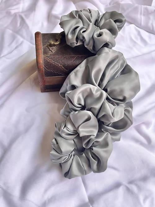Diva Globe Metalic Grey Scrunchies - Distacart