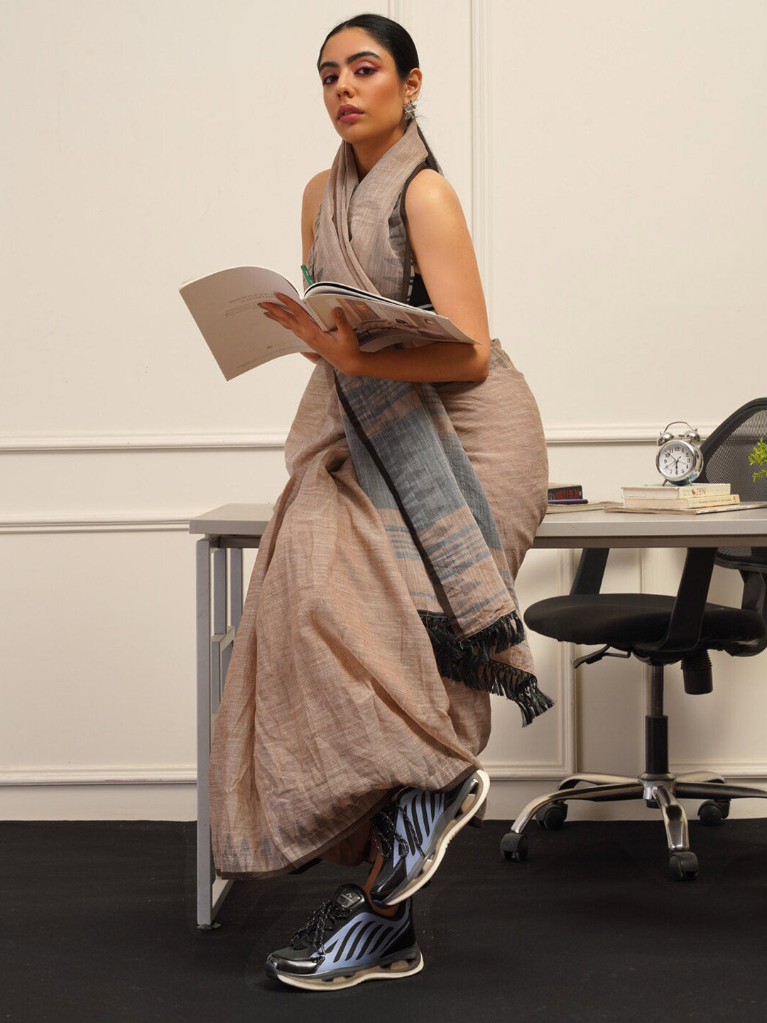 Tikhi Imli Brown Printed Woven Design Saree - Distacart