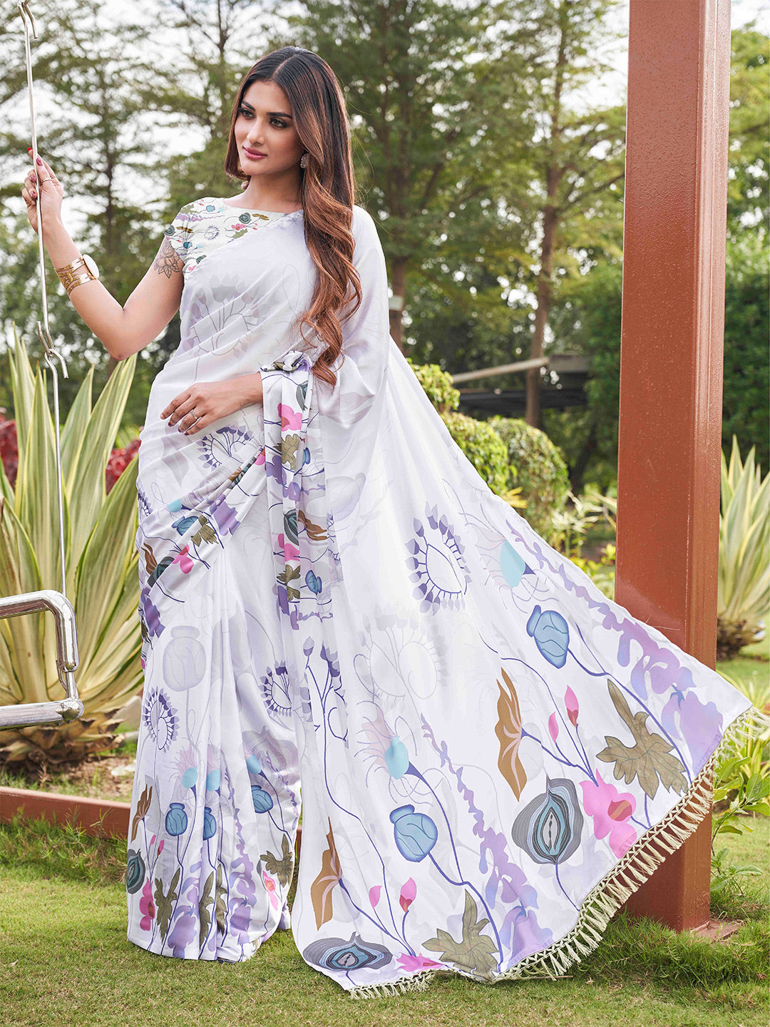 Tikhi Imli White Floral Printed Saree - Distacart