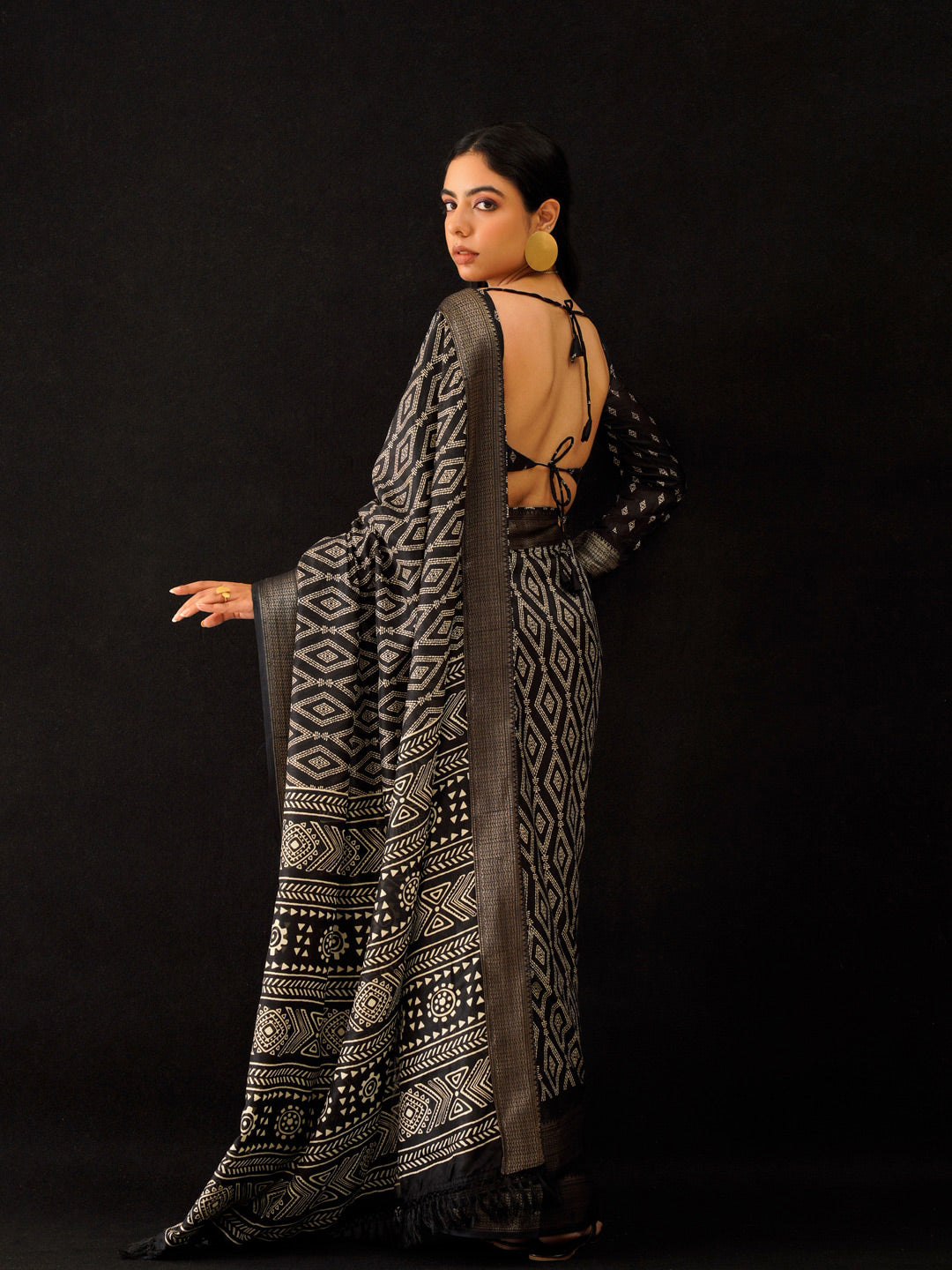 Tikhi Imli Black & Gold Geometric Printed Ready To Wear Saree - Distacart