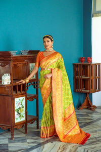 Thumbnail for Vishnu Weaves Women's Parrot Green Patola Banarasi Silk Meenakari Zari Woven Saree with Blouse - Distacart