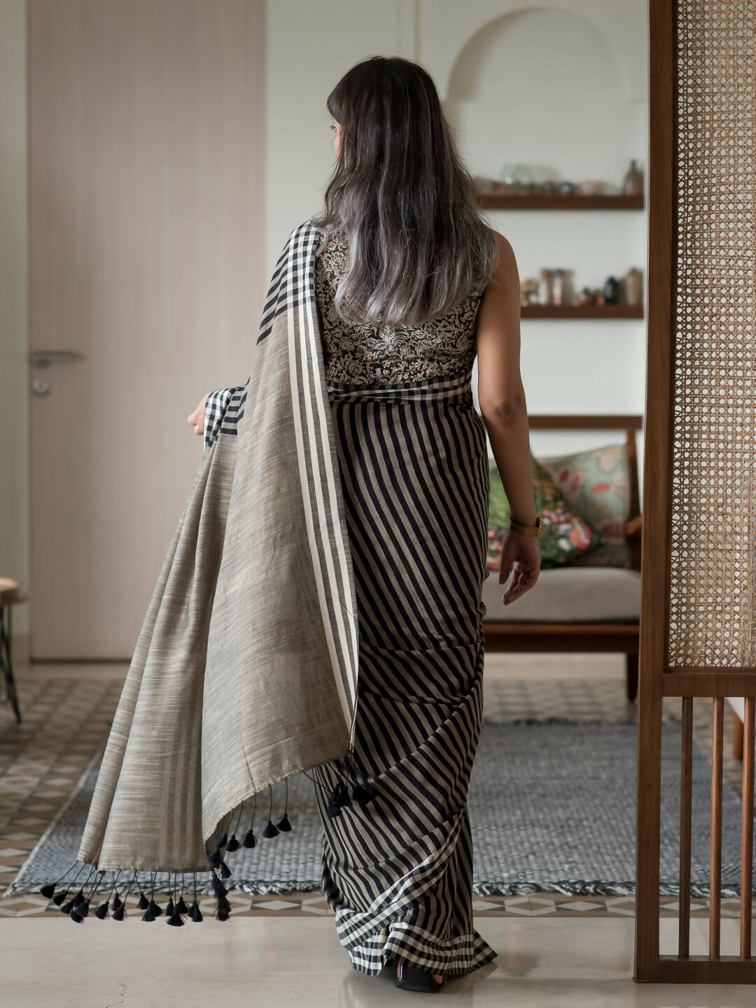 Suta Grey Woven Design Pure Cotton Saree - Distacart