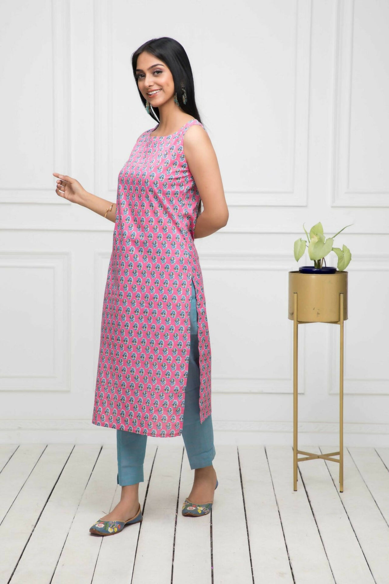 Myshka Women Pink Solid Cotton Straight Round Neck Kurtas - Distacart