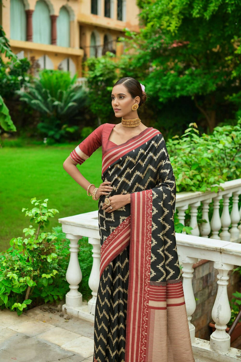 Vishnu Weaves Women's Black Handloom Raw Silk Zari Woven Saree with Blouse - Distacart