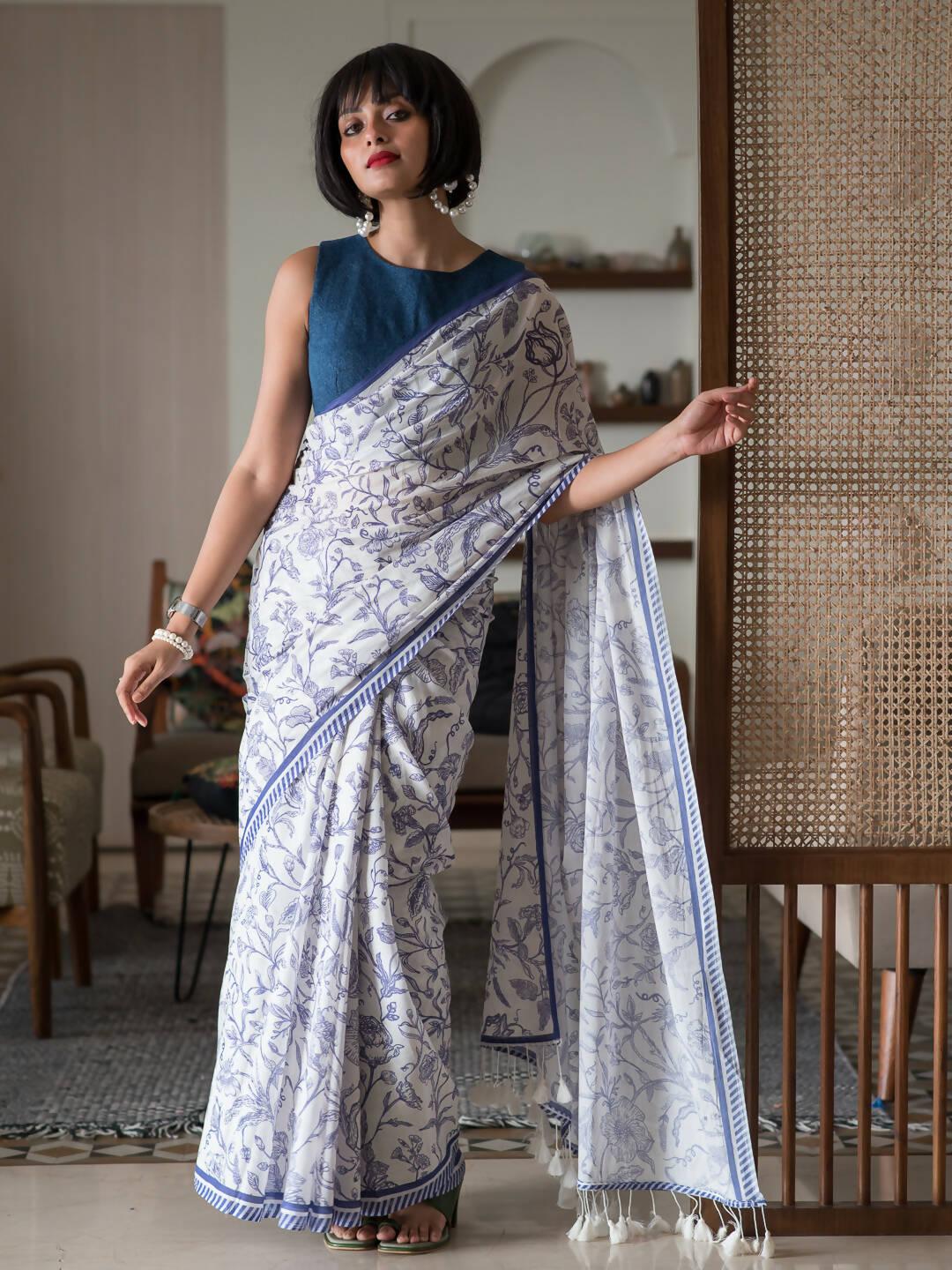 Suta White Floral Pure Cotton Saree - Distacart